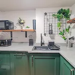 1-Bed Flat In Kensington W8