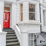1-Bed Flat In Kensington W8