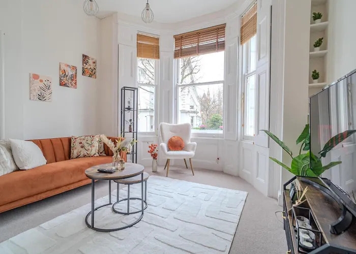 1-Bed Flat In Kensington W8