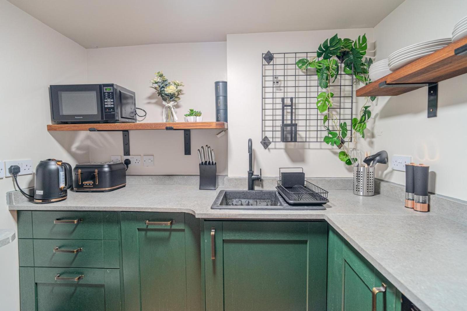 Apartment 1-bed Flat In Kensington W8 London